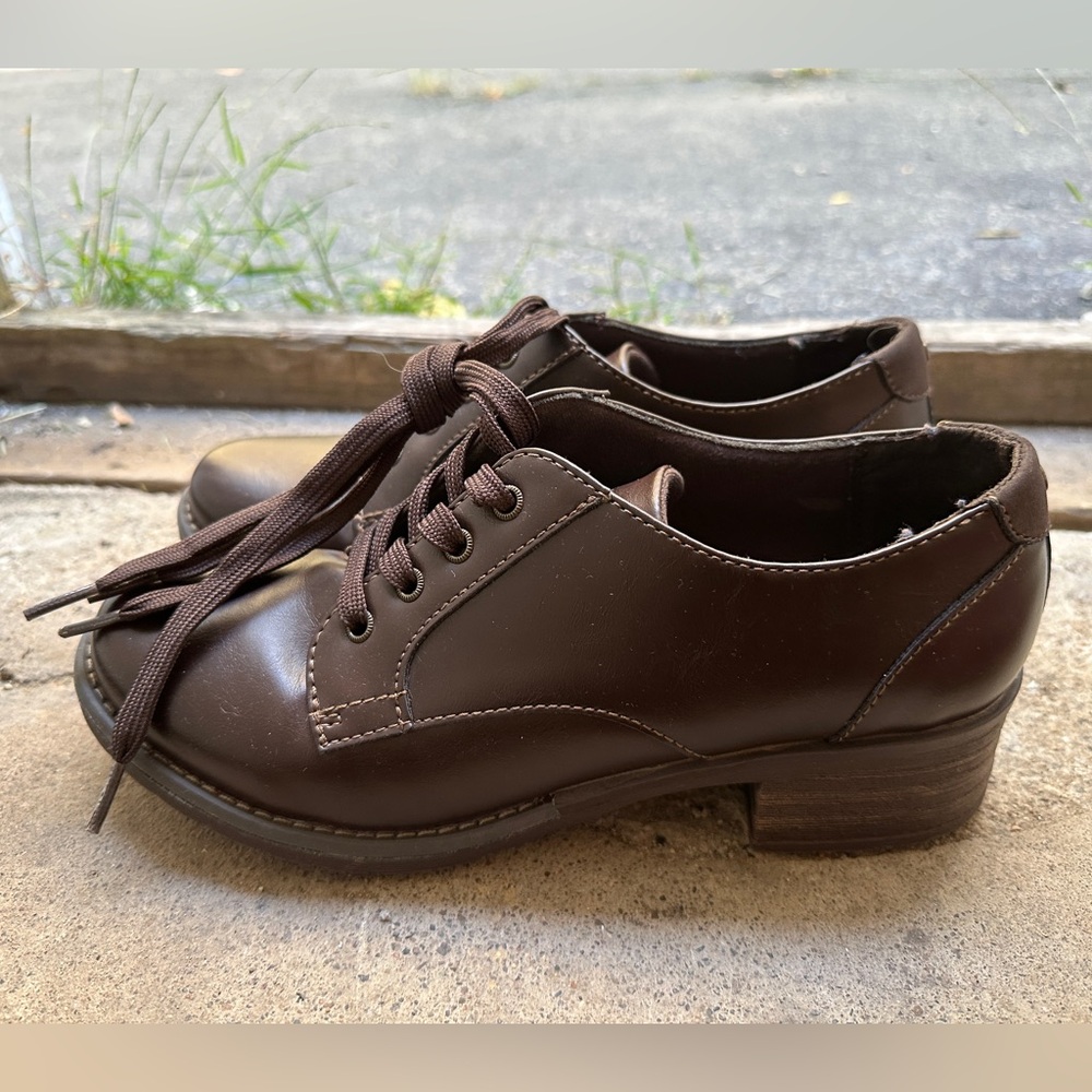 Brown Lace-Up Oxford Shoes